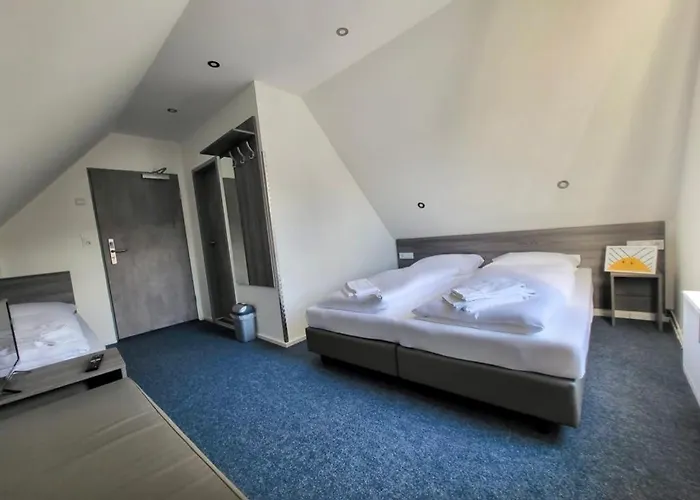 Meetpoint Hotel 2*